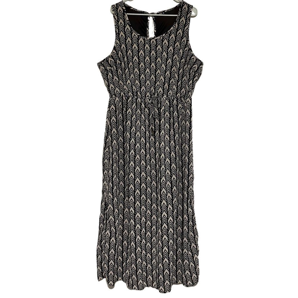 Black & Ivory/Off-White Chevron Maxi Dress, Size 2X